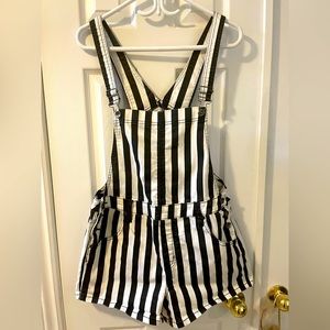 Black heart short overalls